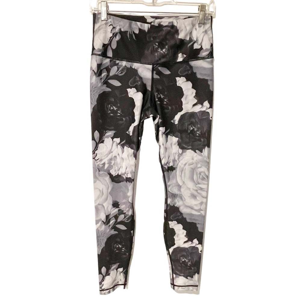 Playground Size Medium Black White Roses Print Pull On Athletic Leggings